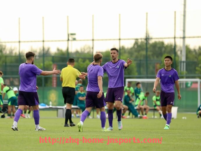 江南综合体育-2024年NBA赛季最佳阵容名单公布后引发哪些争议与反响